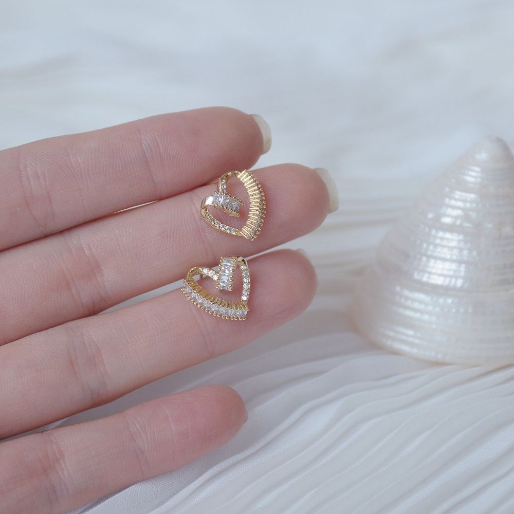 NEW 14K Gold Plated Diamond Heart Earrings a - Picture 6 of 7